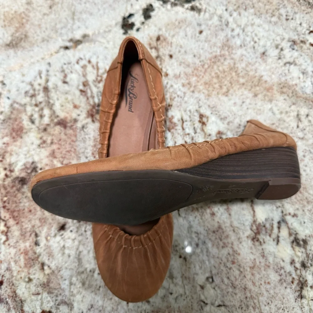 Women’s LuckyBrand Brown Leather Pintuck Wedge Size 10 - Picture 3 of 10